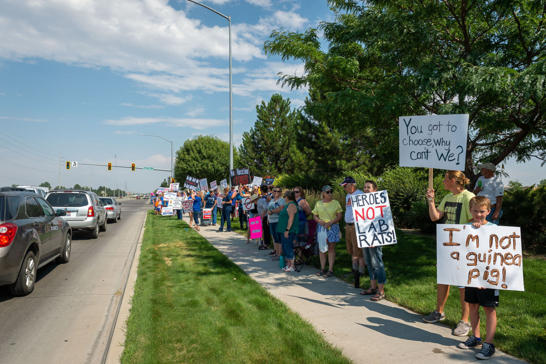 Hundreds show up to rally against vaccine mandates
